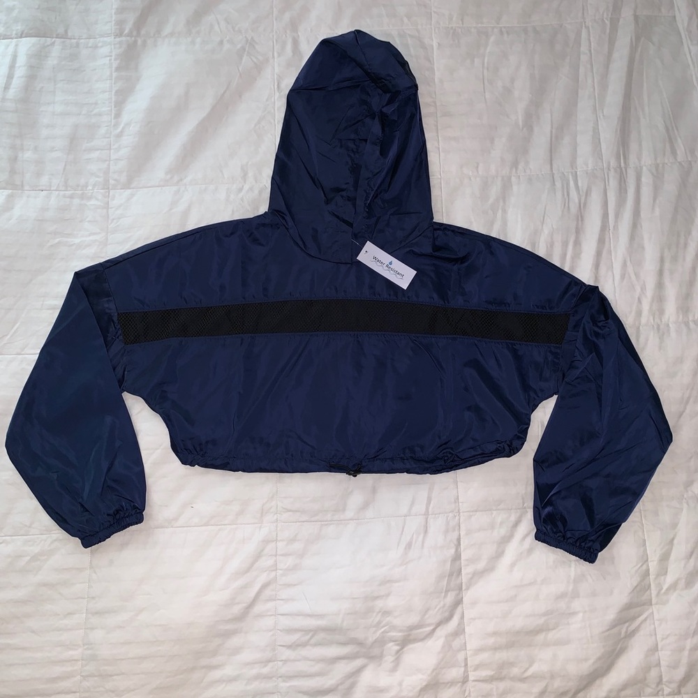Mesh panel crop windbreaker